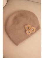 Dámská čepice s ozdobnými chlupatými květinami elegantní černá