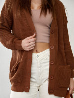 Volný dámský svetr s hnědými knoflíky