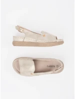 Trendy dámské zlaté sandály na plochém podpatku Trendy dámské zlaté sandály na plochém podpatku