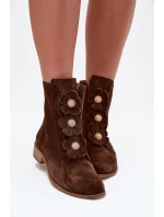 Semišové dámské kotníkové boty s ozdobnými květinami Zazoo 3085 hnědé