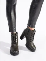 Moderní dámské kotníčkové boty zelené na plochém podpatku Moderní dámské kotníčkové boty zelené na plochém podpatku