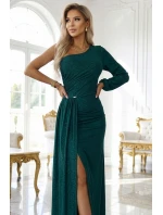 658-2 Třpytivé maxi šaty na jedno rameno s asymetrickými rukávy a rozparkem - lahvově zelené