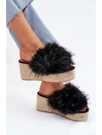 Dámské klapky na klínu s kožíškem a pletením černé Virela