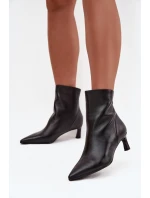 Dámské kotníkové boty z přírodní kůže na podpatku D&A CR52-661 Černé