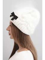 Dámská zimní čepice s ozdobnou mašlí a copánkovým vzorem K438 ecru