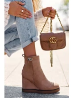 Ozdobené Kožené Boty Na Koturnu S Ocíněním Bežové Vere