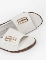 Klasické bílé  nazouváky dámské na plochém podpatku