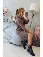 Šaty s kapucí a bočním rozparkem mocca Šaty s kapucí a bočním rozparkem mocca