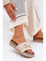 Dámské Klapky Na Platformě Se Zlatou Dekorací A Brilantem Béžové Morisela