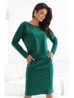 189-13 Teplákové šaty s dlouhým rukávem a kapsami - pohodlný střih s výstřihem na zádech - zelené