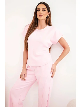 Dámský komplet z jemného lesklého materiálu s halenkou s krátkým rukávem a širokými nohavicemi bonbónově růžová