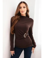 Dámská blůza z viskózy s nařasením a ozdobnou sponou hnědá Dámská blůza z viskózy s nařasením a ozdobnou sponou hnědá
