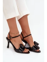 Lakované sandály na podpatku s mašlí černé Noliva