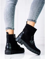 Komfortní černé dámské kotníčkové boty na plochém podpatku Komfortní černé dámské kotníčkové boty na plochém podpatku