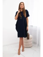 Šaty s kapsami a přívěskem námořnická modř