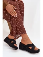 Dámské pantofle na platformě z eko semiše černé Calorine