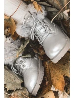 Stříbrné izolované dětské boty Trapery Fobos