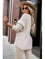 630-1 Teplý svetr s kapsami a žebrovanými manžetami - béžový 630-1 Teplý svetr s kapsami a žebrovanými manžetami - béžový