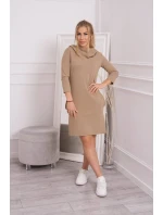 Šaty s kapucí a kapsami camel