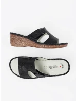 Pěkné  nazouváky dámské černé na klínku