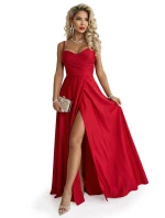 646-3 Dlouhé společenské šaty bez ramínek s rozparkem na nohou - červené