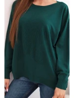 Dámský svetr s delším zadním dílem a reliéfní hvězdou tmavě zelený