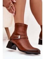 Kožené dámské boty na podpatku s přezkou Zazoo 60562 hnědé Kožené dámské boty na podpatku s přezkou Zazoo 60562 hnědé