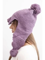 Dámská zimní čepice s vlnou, kšiltem a bambulemi K475 fialová