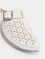 Trendy dámské bílé  nazouváky na plochém podpatku