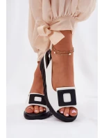 Kožené dámské sandály na klínu s ozdobou Artiker 56C2157 bílé Kožené dámské sandály na klínu s ozdobou Artiker 56C2157 bílé