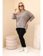 Dámská blůza Plus Size bavlněná s ohrnovacím rukávem a lampasem v leopardím vzoru fango Dámská blůza Plus Size bavlněná s ohrnovacím rukávem a lampasem v leopardím vzoru fango