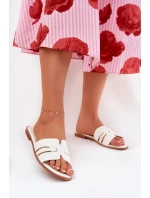 Dámské Pantofle Na Plochém Podpatku S Výřezy Eko Kůže Bílé Ecapus Dámské Pantofle Na Plochém Podpatku S Výřezy Eko Kůže Bílé Ecapus