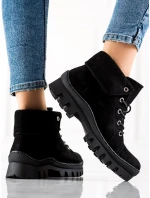 Designové kotníčkové boty dámské černé na plochém podpatku Designové kotníčkové boty dámské černé na plochém podpatku