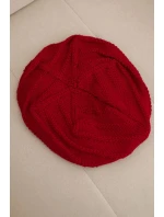 Dámská zimní čepice z vlny volného střihu s ozdobným pletením K378 červená