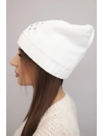 Dámská zimní čepice s ozdobným květinou a zirkony K400 bílá