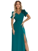 653-1 Elegantní dlouhé šaty s růží, páskem a vysokým rozparkem - lahvově zelené