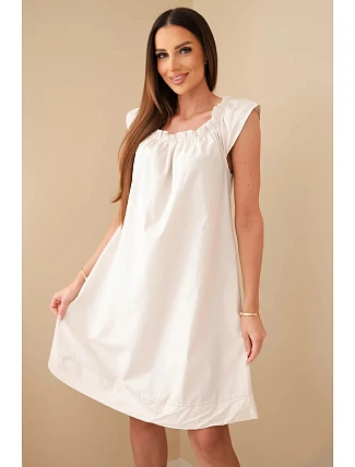 Dámské bavlněné šaty s nařaseným výstřihem a volánkem béžová