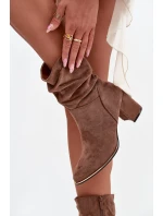 Zateplené dámské kotníkové boty s řasením na sloupkovém podpatku hnědé Ivressa