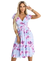 425-14 MATILDE Blinkered midi šaty s obálkovým výstřihem a krátkými rukávy - modré s růžovými květy