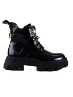 Trendy černé dámské  kotníčkové boty na plochém podpatku