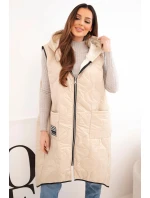 Dámská prošívaná vesta s kapucí na zip pro plnoštíhlé tmavě béžová