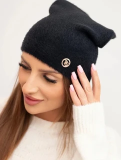 Dámská klasická čepice z alpaky s dekorativní destičkou černá