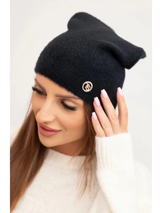 Dámská klasická čepice z alpaky s dekorativní destičkou černá