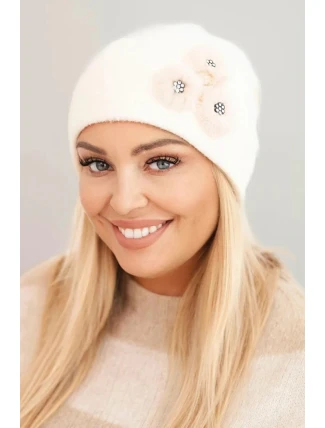 Dámská čepice s ozdobnými chlupatými květinami elegantní ecru