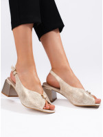 Zajímavé zlaté dámské  sandály na širokém podpatku