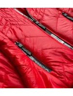 Krátká červená dámská prošívaná bunda s kapucí (B9566) Krátká červená dámská prošívaná bunda s kapucí (B9566)