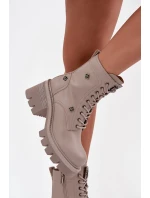 Dámské kožené workery na podpatku s ozdobnými připínáčky Artiker – béžové