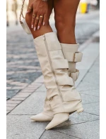 Dámské kozačky na podpatku se zkroutěnou holínkou a zlatými přezkami světle béžové Isavelle Dámské kozačky na podpatku se zkroutěnou holínkou a zlatými přezkami světle béžové Isavelle
