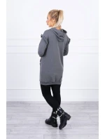 Šaty s ozdobnými volánky a kapucí v grafitové barvě