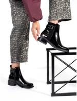 Originální dámské černé kotníčkové boty na širokém podpatku Originální dámské černé kotníčkové boty na širokém podpatku